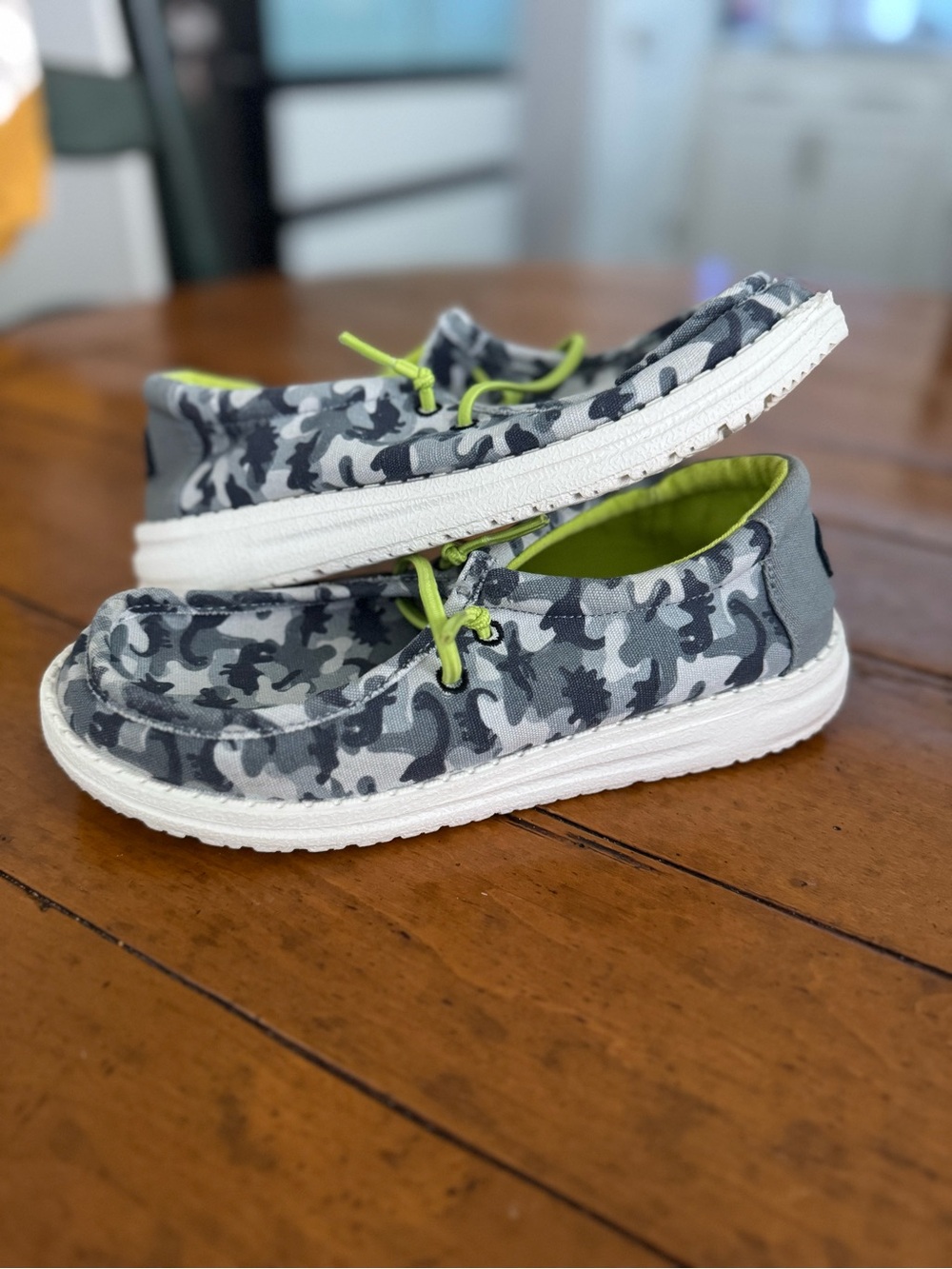 HEYDUDE Wally Youth Camodino slip-on shoes size 2
